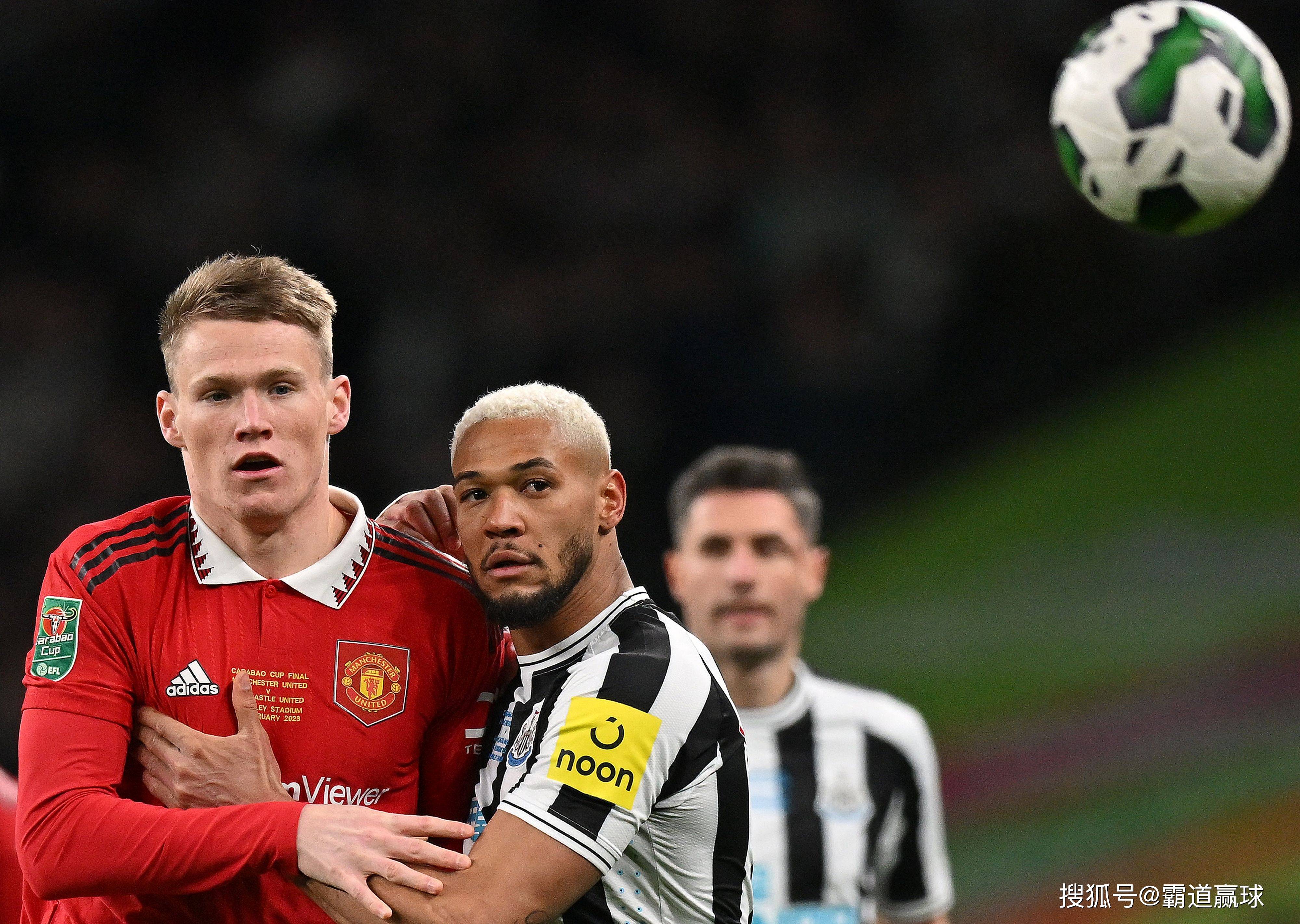 纽卡斯尔迎英超关键赛，关键时刻遗憾出局，引发热议，轮换策略成焦点