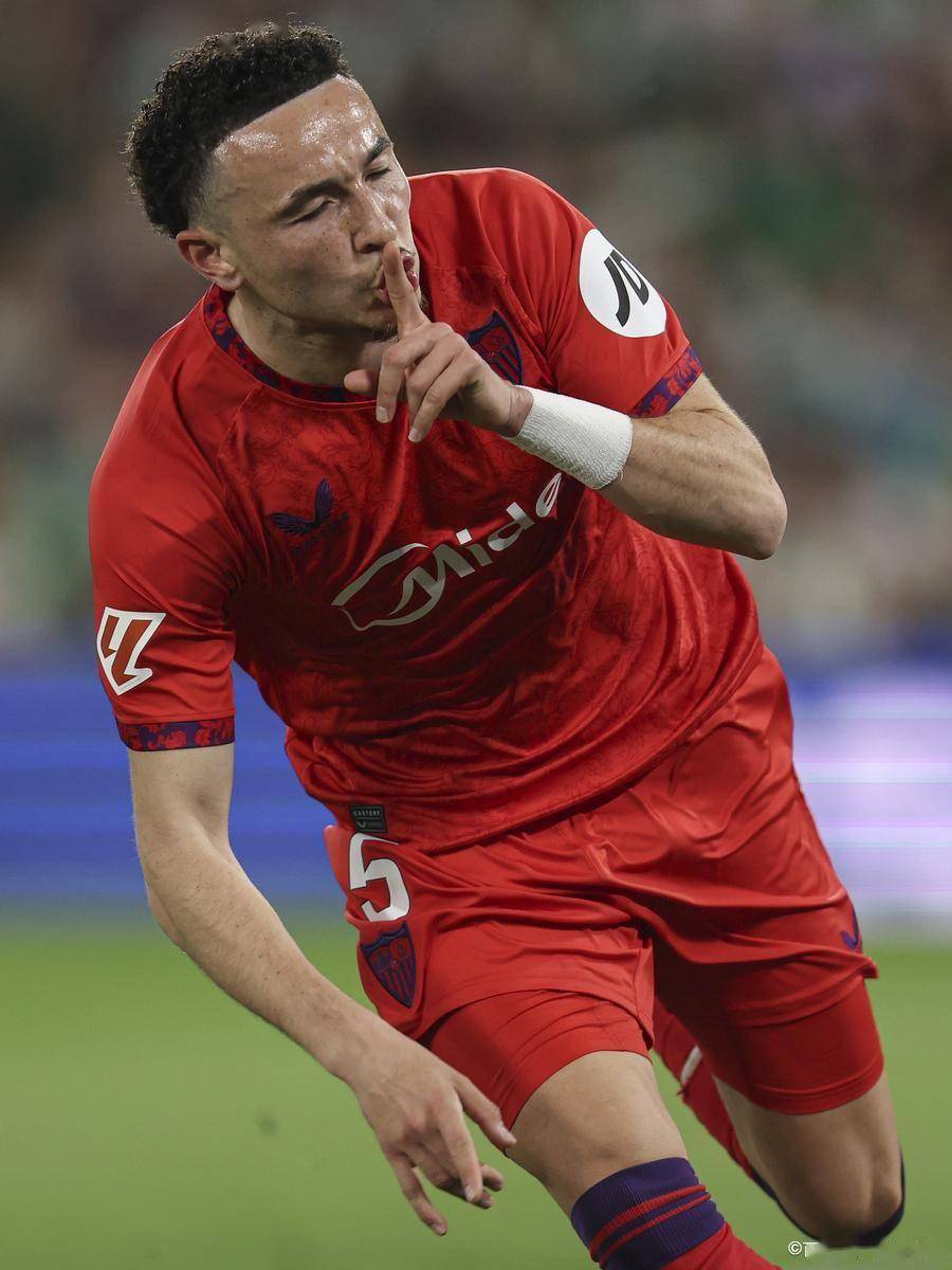 爱游戏-关于加时末段塞维利亚调整名单以备欧冠；队长鼓劲环节打磨；信心回归；身体对抗强度拉满的信息